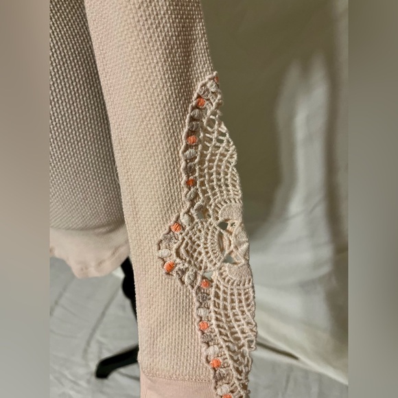 Free People waffle top size S with feminine detail on the cuffs❤️ - Picture 3 of 6